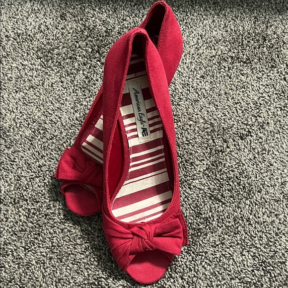 American Eagle Outfitters Shoes - American Eagle Outfitters Bold Red Bow Heels